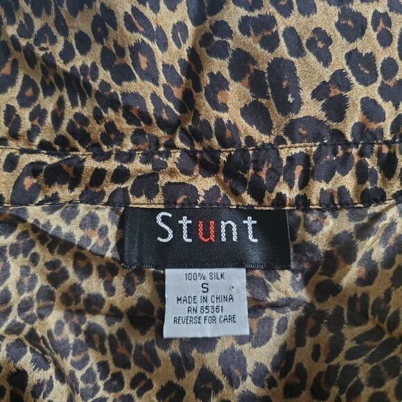 Stunt 100% Silk Leopard Print Button-down Blouse Women's Size Small - Picture 2 of 2